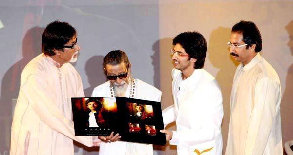 Aditya Thackeray with Amitabh Bachchan, Bal Thackeray, and Uddhav Thackeray at the launch of Ummeed