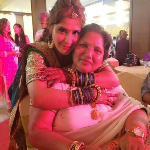 Arti Singh with her mother
