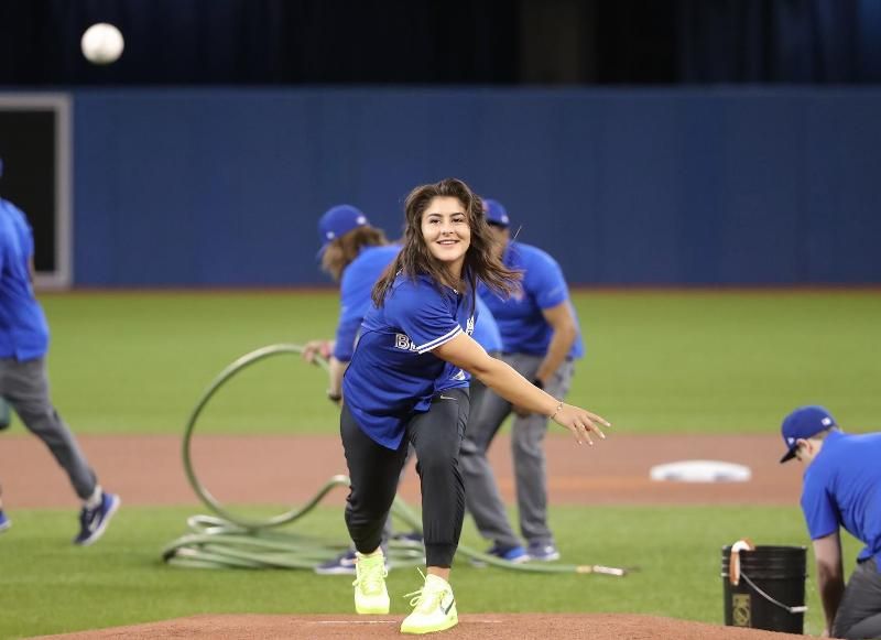Bianca Andreescu playing Baseball