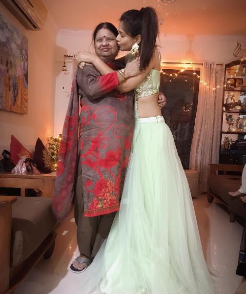 Dalljiet Kaur with her mother