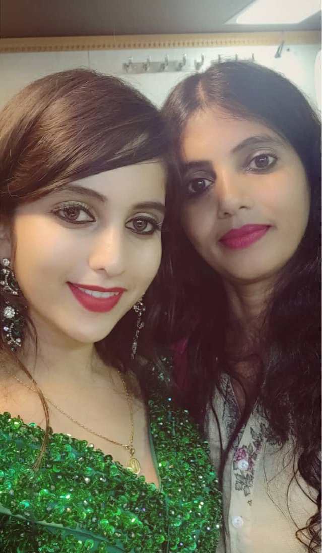 Niveditha Gowda with her mother