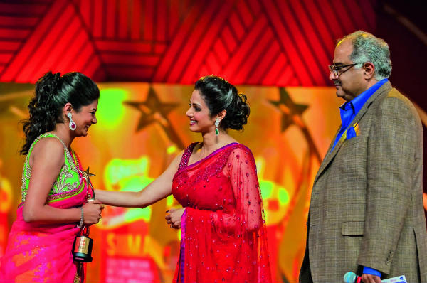 Priyamani receiving an award