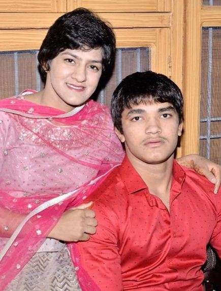 Ritu Phogat with her brother