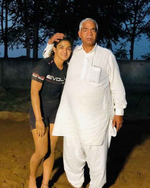 Ritu Phogat with her father