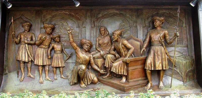 Sculpture Depicting Conversation Between Shivaji and Tanaji
