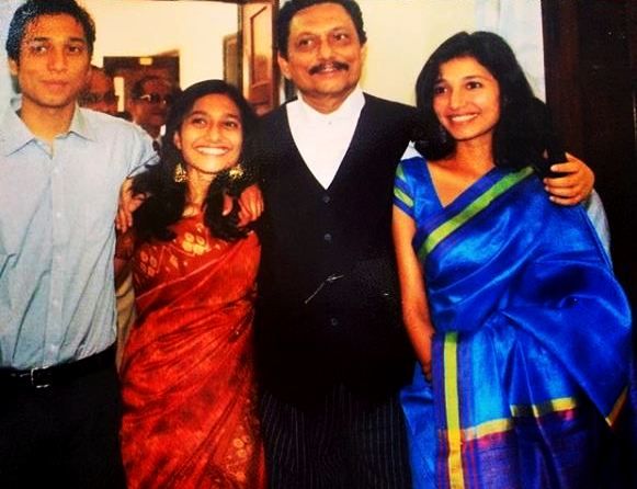 Sharad Arvind Bobde with his son Shrinivas Bobde and daughters Savitri and Rukmini Bobde