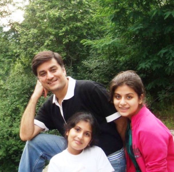 Shubhangi Mehrotra with Her Father and Sister