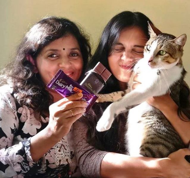 Megha Ray with Her Mother and Pet Cat