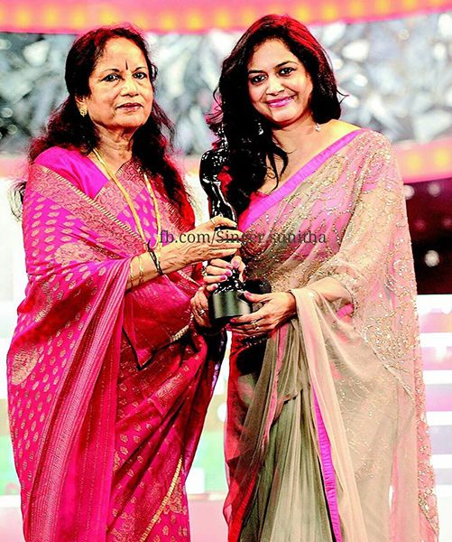 Sunitha Upadrashta Receiving her Filmfare Award