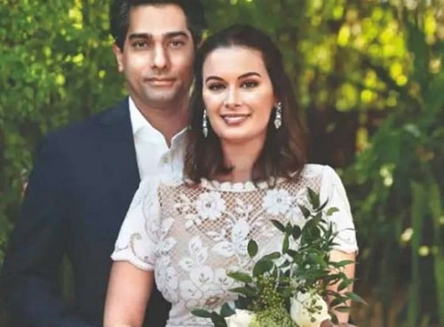 Tushaan Bhindi and Evelyn Sharma's marriage photo