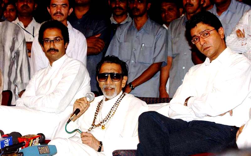 Uddhav Thackeray with Bal Thackeray (centre) and Raj Thackeray (right)