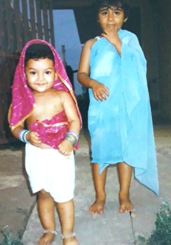 A Childhood Picture of Shalini Pandey with Her Sister
