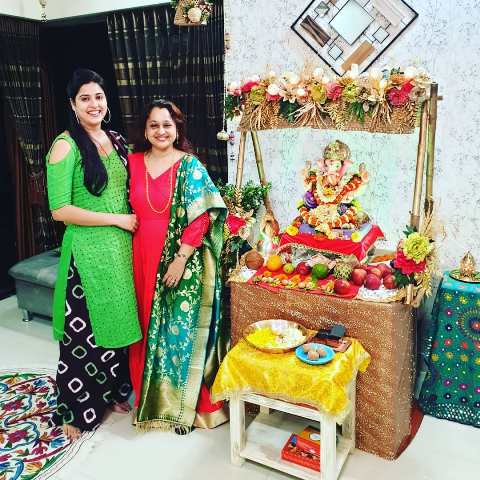 Monika Bhadoriya with the idol of Lord Ganesha
