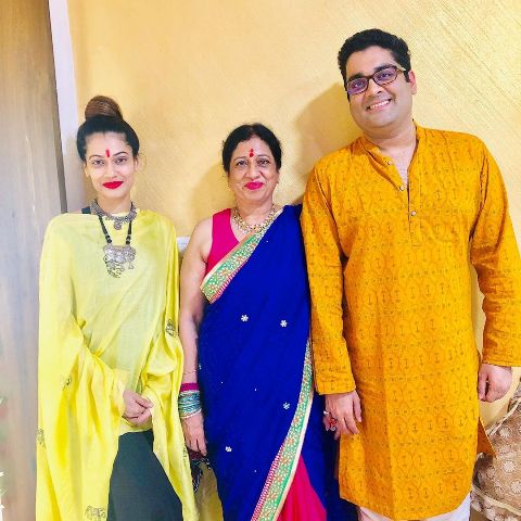 Payal Rohatgi with her mother and brother