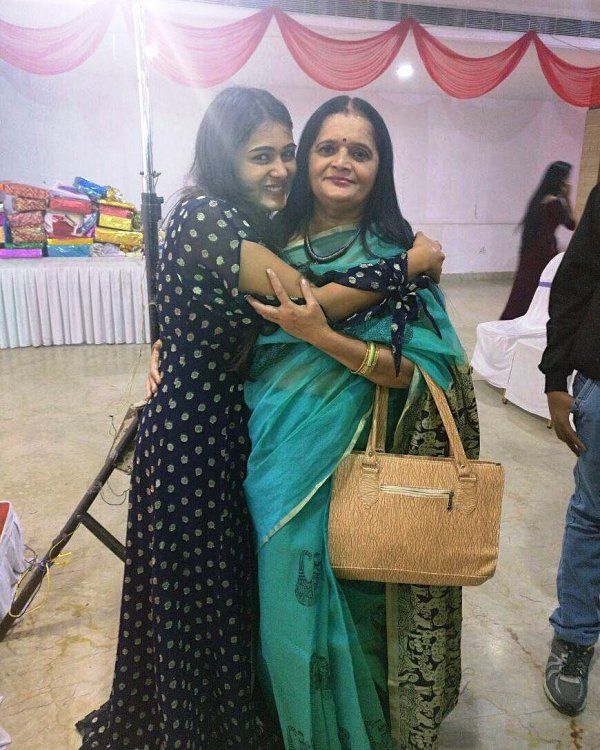 Shalini Pandey with Her Mother