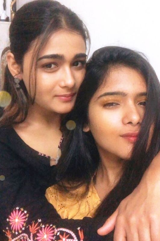 Shalini Pandey with Her Sister