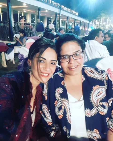 Mona Singh with her sister
