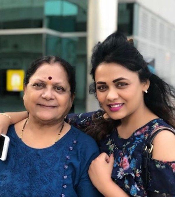 Prarthana Behere With her Mother