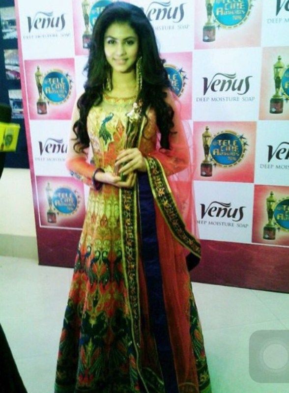 Rittika Sen Posing with her Tele Cine Awards