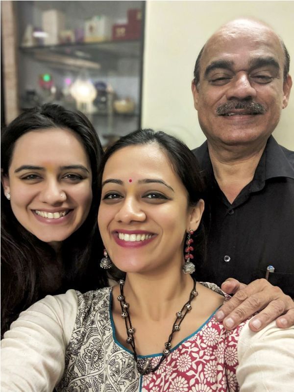 Spruha Joshi with Her Father and Sister