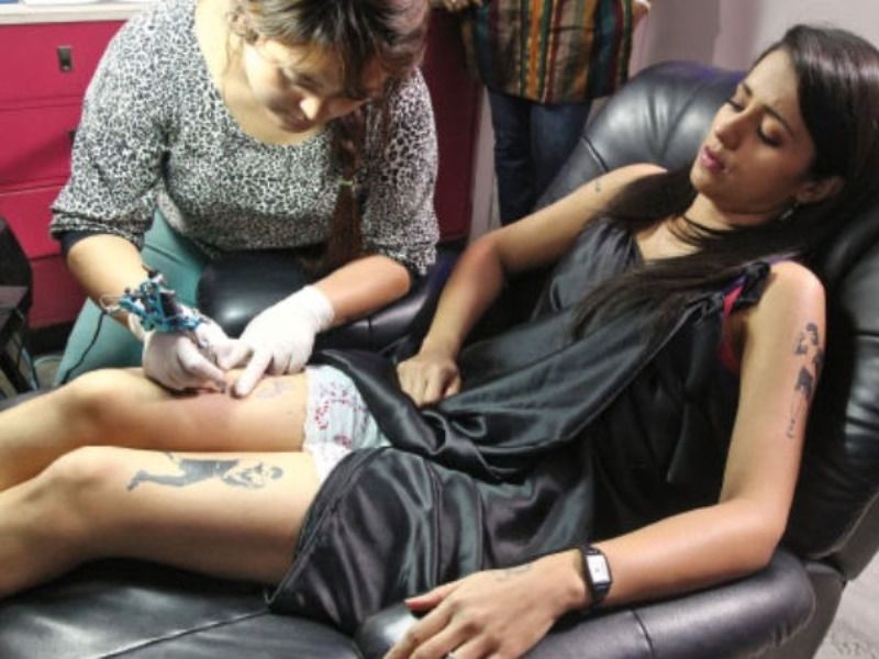 Trisha Krishnan Tattooing her Body for her Film