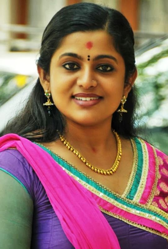 Veena Nair (Bigg Boss Malayalam 2) Wiki, Age, Husband, Family ...