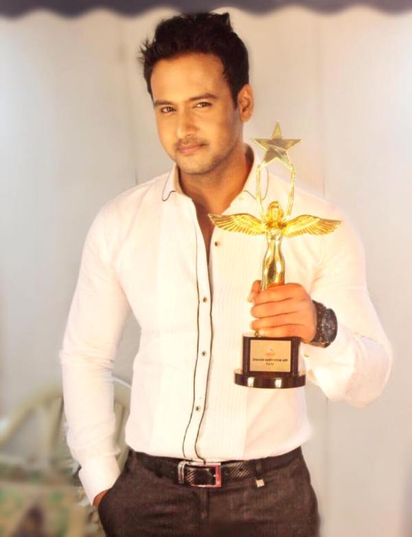 Yash Dasgupta with his Star Jalsha Award