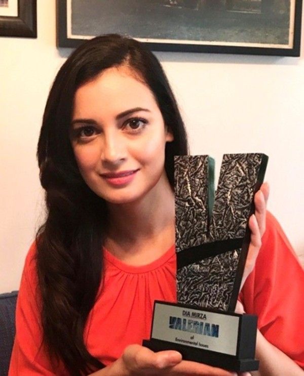 Dia Mirza with her Valerian Trophy