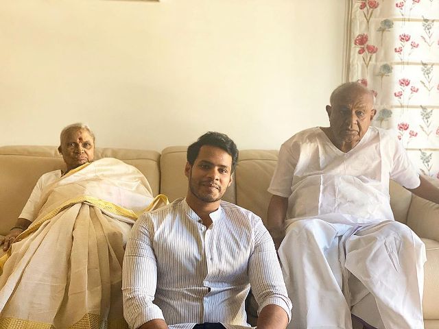 Nikhil Kumaraswamy with his grandparents