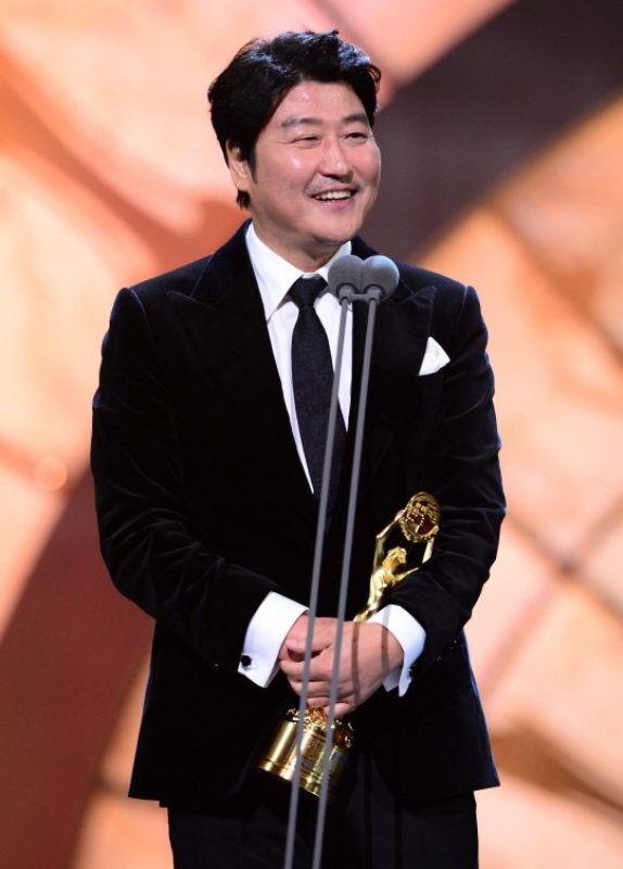 Song Kang-ho with his Blue Dragon Film Award