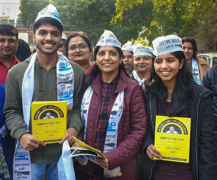 Sunita Kejriwal Rallying for AAP with her Children