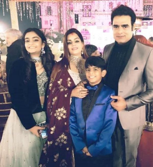 Abhimanyu Singh With His Wife and Children