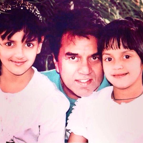 An Old Picture of Esha Deol With Her Father and Sister