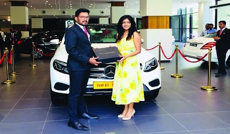 Eesha Rebba with her car