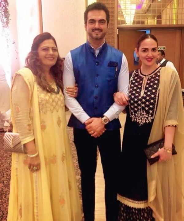 Esha Deol with Bharat Takhtani and mother-in-law