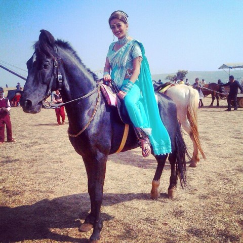Manasi Naik riding the horse