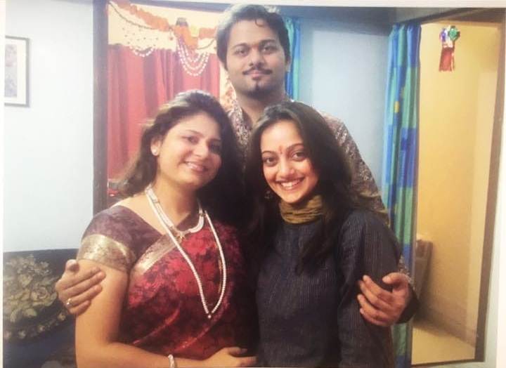 Manasi Naik with her brother and bhabhi
