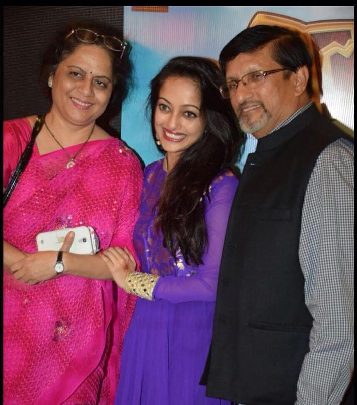 Manasi Naik with her parents