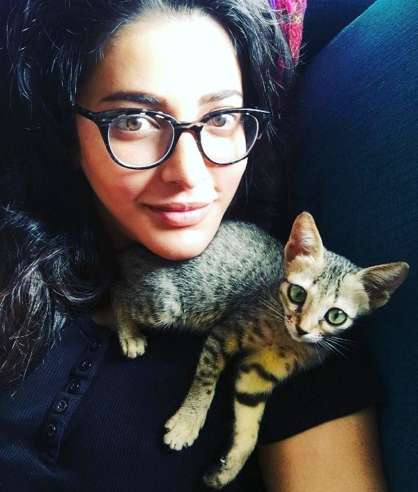 Shruti Haasan With a Cat