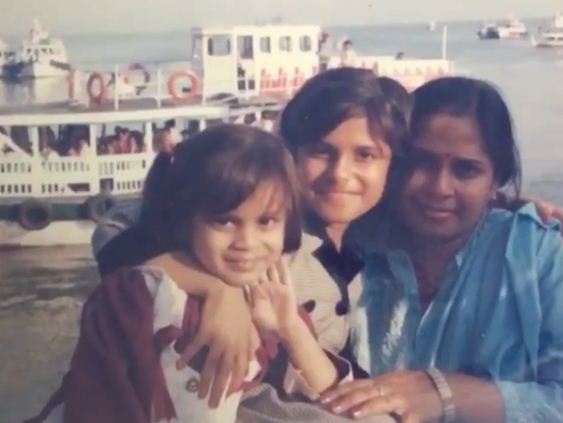 Srishti Dixit's Childhood Picture With Her Sister and Mother