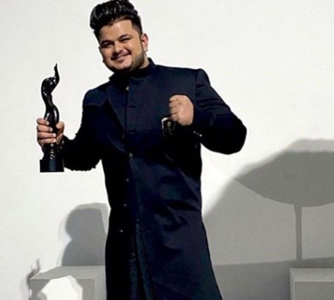 Vishal Mishra with his Filmfare Award