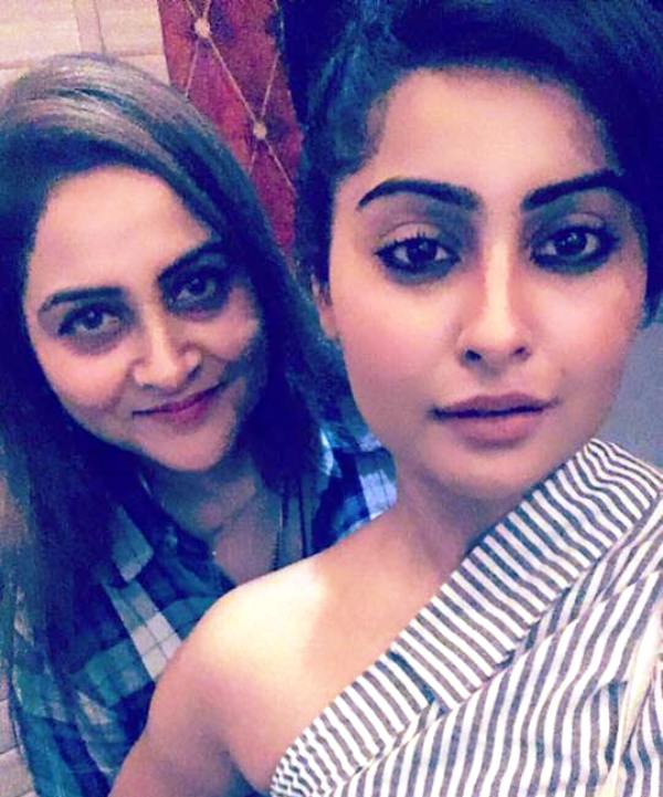 Yukti Kapoor With Her Mother
