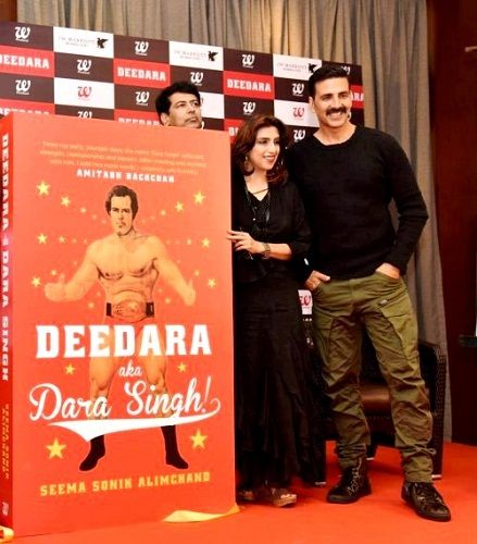 Akshay Kumar launching Seema Sonik Alimchands book Deedara aka Dara Singh