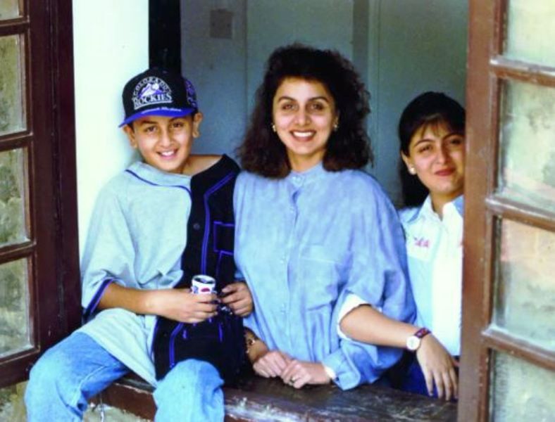 An Old Picture of Neetu Singh With Her Children