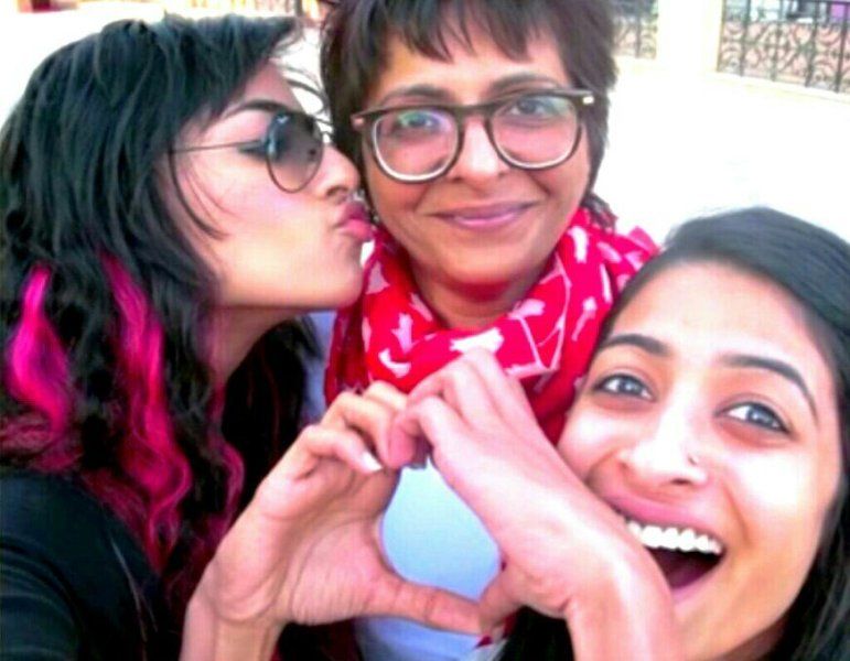 Bani J With Her Mother and Sister