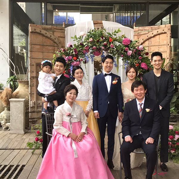 Lee Jong-hyun With his Family at his Sister's Wedding