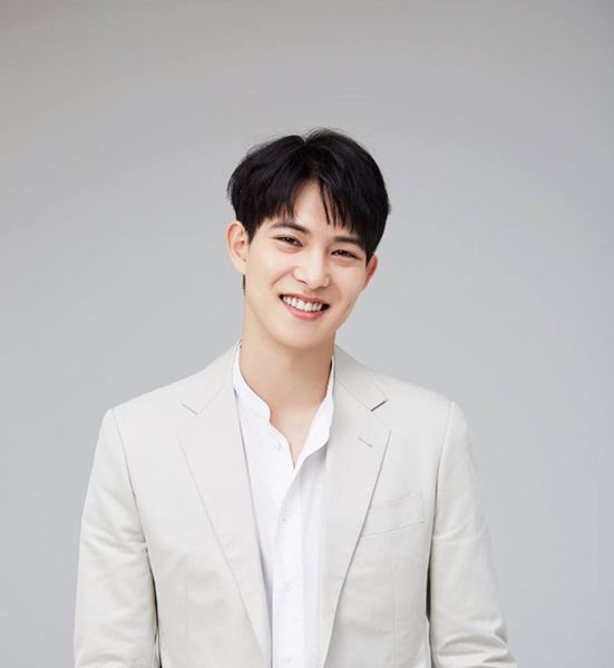 Lee Jong-hyun Wiki, Height, Age, Girlfriend, Wife, Family, Biography & More  - WikiBio