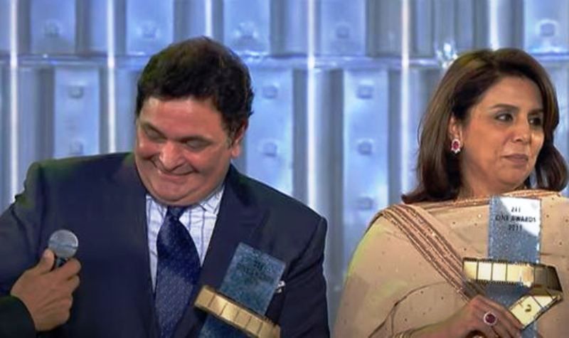 Neetu Singh and Rishi Kapoor Receiving Award