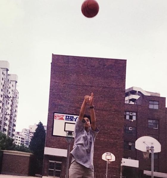 Oh Chang-seok Playing Basketball During his Middle School Days
