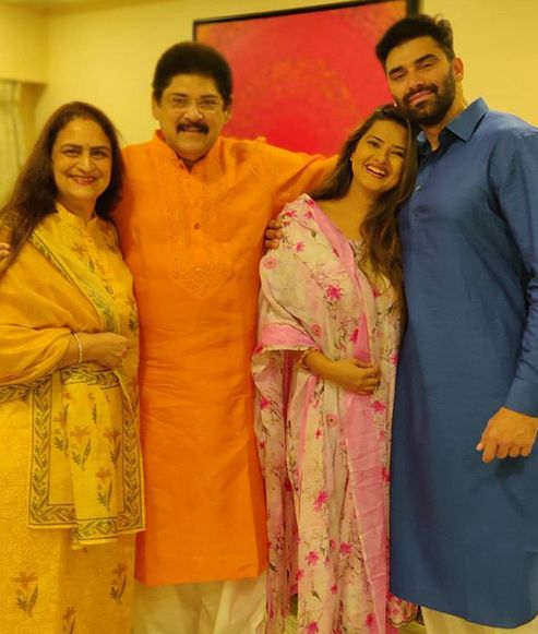 Pankaj Dheer with his family